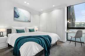 King & Sofa Bed - Serene Apt in Southbank with Free Parking
